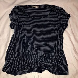 Shirt with cute tie detail on the bottom